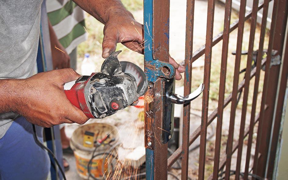 changer un cylindre de porte Arles